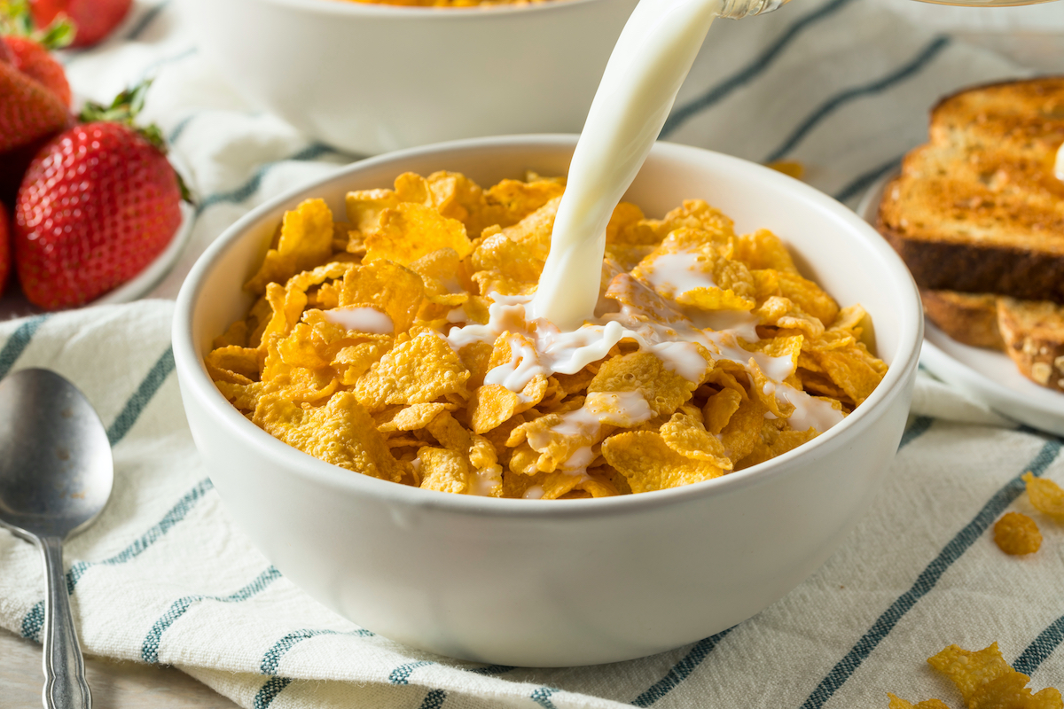 Sai perché sono stati inventati i corn flakes? La risposta che non ti